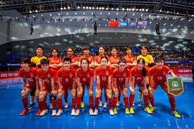 ＂小高加油！加强防守和三分，提高自身能力和积极性，争取越大越好，希望2月份世界杯预选赛打日本能锁死对方后卫[赞]